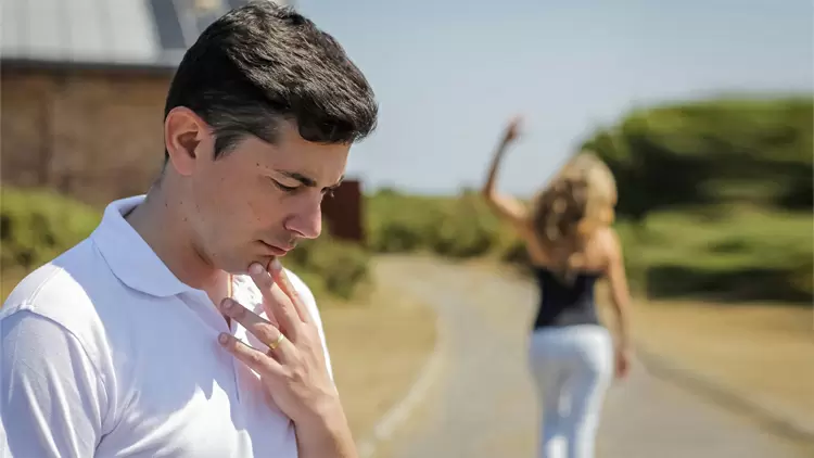 A girl walked past you and you smelled a pleasant scent. What kind of scent do you think it was?